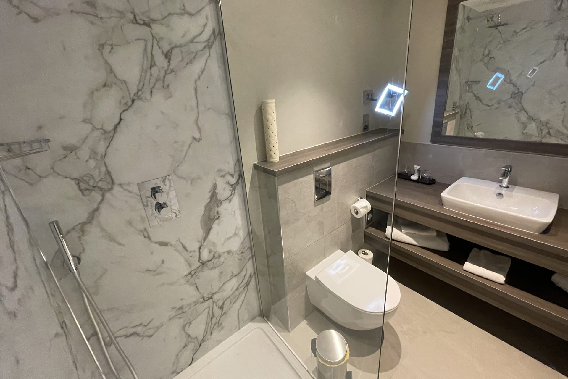 Mercure Hotel MK  Bathroom