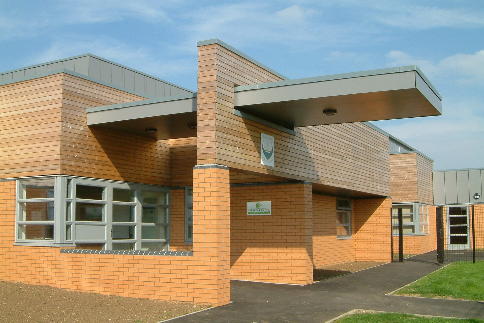 Broughton Fields School Entrance Milton Keynes Council